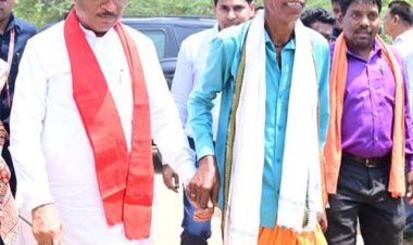 एक ग्रामीण का न्योता, मुख्यमंत्री का अपनापन - प्रधानमंत्री आवास से साकार हुआ सपना, मुख्यमंत्री ने कराया गृह प्रवेश