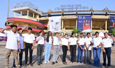 मुख्यमंत्री विष्णुदेव साय की पहल से मेधावी विद्यार्थियों ने लिया आईपीएल मैच का रोमांच