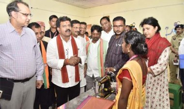 केंद्रीय गृह मंत्री के प्रस्तावित बस्तर प्रवास की तैयारियों का उप मुख्यमंत्री विजय शर्मा ने लिया जायज़ा