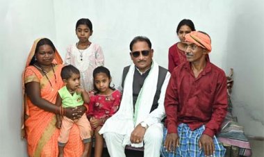 पक्के घर का सपना हुआ साकार : मुख्यमंत्री विष्णु देव साय ने लेमरू में हितग्राही धरम सिंह के नए आवास में कराया गृह प्रवेश