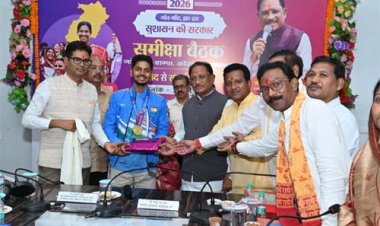 सुशासन तिहार में रायगढ़ पहुंचे मुख्यमंत्री ने अंतरराष्ट्रीय निशानेबाज दिव्यांशु को किया सम्मानित