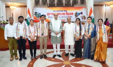 विभिन्न क्षेत्रों में उत्कृष्ट कार्य करने वाले गुमनाम नायकों का लोकभवन में हुआ सम्मान 