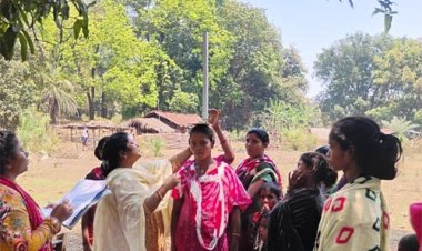 मुख्यमंत्री स्वस्थ बस्तर अभियान : 13 किलोमीटर पैदल चलकर स्वास्थ्य टीम पहुंची बड़ेपल्ली, 227 ग्रामीणों की जांच