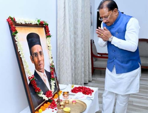 मुख्यमंत्री ने स्वातंत्र्यवीर विनायक दामोदर सावरकर की जयंती पर उन्हें किया नमन