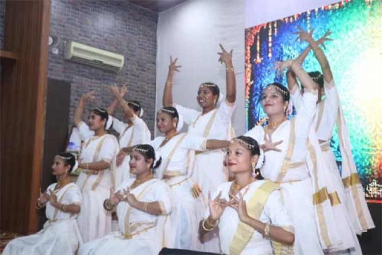 ‘इनक्रेडिबल इंडिया’ की थीम पर थिरके विद्यार्थी -गीताक्षरा साहू बनीं ‘स्टूडेंट ऑफ द ईयर’