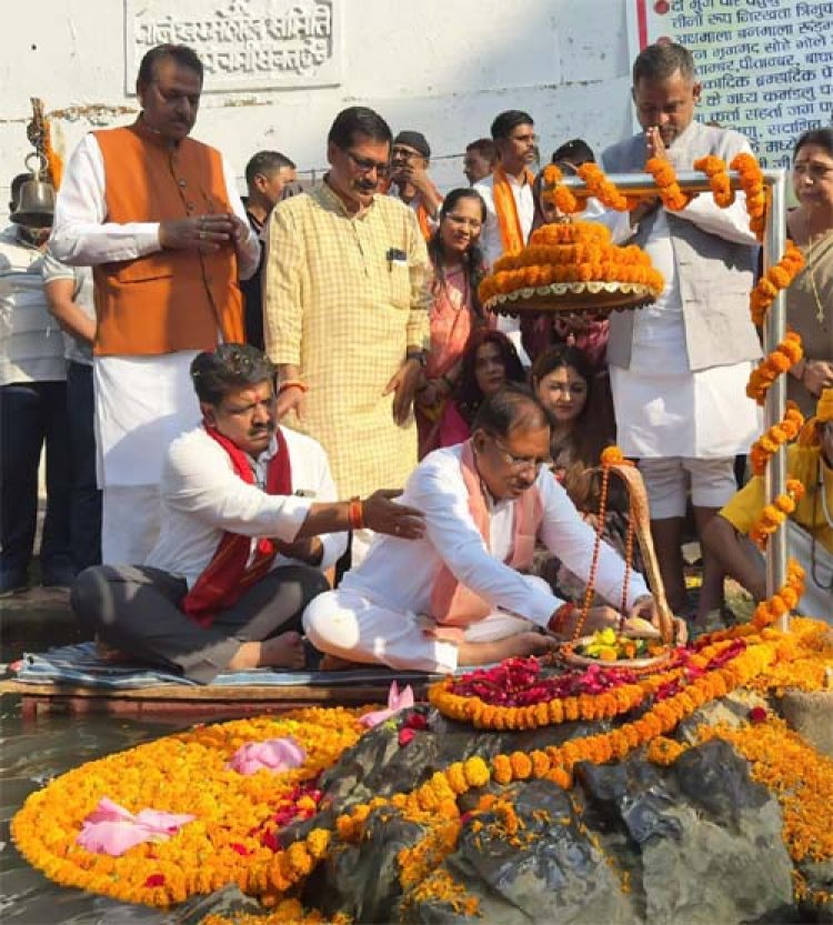 जलेश्वर महादेव धाम में मुख्यमंत्री विष्णुदेव साय ने किया जलाभिषेक: प्रदेश की सुख-समृद्धि की कामना की