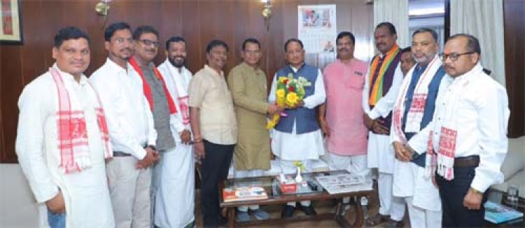 मुख्यमंत्री विष्णुदेव साय से सर्व आदिवासी समाज के प्रतिनिधिमंडल की सौजन्य मुलाकात