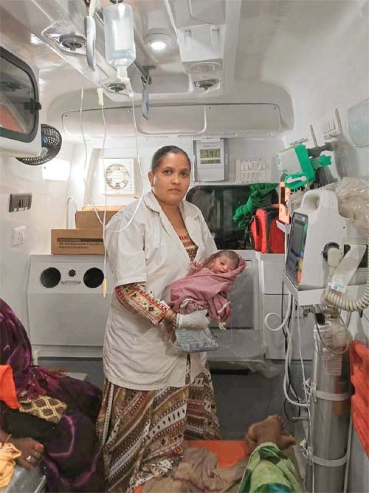 108 संजीवनी एक्सप्रेस कर्मियों की सूझबूझ से एम्बुलेंस में हुआ सुरक्षित प्रसव