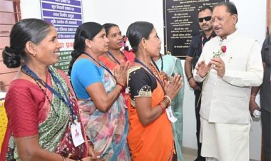 गाँव के द्वार पहुँची डिजिटल सरकार: बड़ेकनेरा का ‘सेवा सेतु मॉडल बना ग्रामीण सुशासन की नई मिसाल - मुख्यमंत्री विष्णुदेव साय