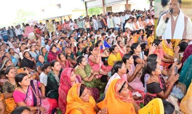 जनचौपाल में मुख्यमंत्री ने सुनी जनता की बात, विकास कार्यों की दी सौगात