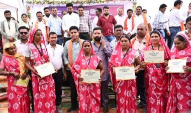 सुशासन का लक्ष्य जनता के काम समय पर पूरा करना, विभागीय योजनाओं से आर्थिक रूप से सशक्त बनें ग्रामीण: राजस्व मंत्री टंक राम वर्मा
