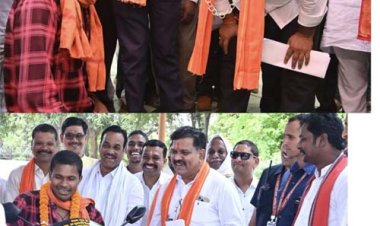 उप मुख्यमंत्री विजय शर्मा ने दिव्यांग नंदकुमार को स्कूटी प्रदान की