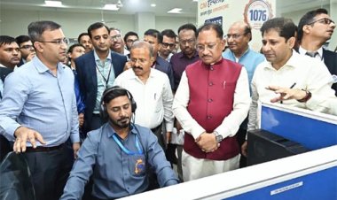 मुख्यमंत्री विष्णुदेव साय ने किया मुख्यमंत्री हेल्पलाइन एवं शिकायत प्रबंधन प्रणाली का अवलोकन