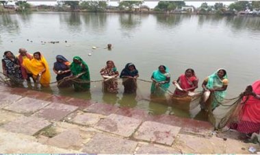 तालाब बना तरक्की का आधार, मिला आर्थिक सशक्तिकरण का नया आधार