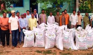 तिलहन उत्पादन बढ़ाने की दिशा में सशक्त पहल, कोटमीकला के किसानों को मिला उन्नत मूंगफली बीज
