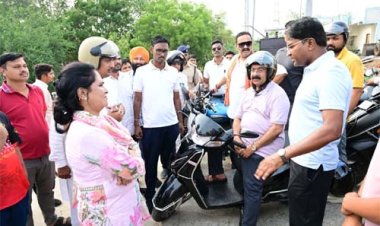 स्कूटी से शहर का निरीक्षण करने निकले उप मुख्यमंत्री अरुण साव