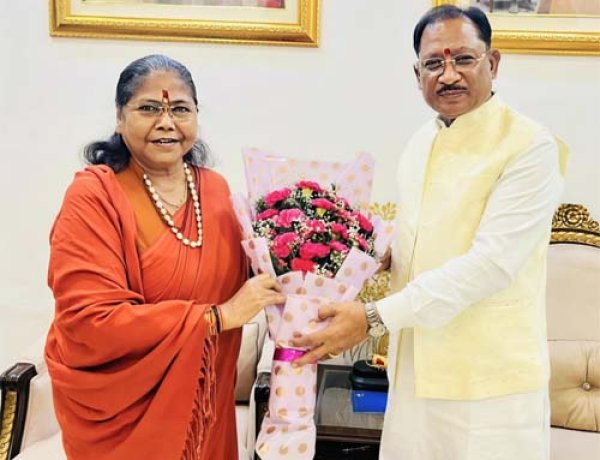 मुख्यमंत्री विष्णु देव साय से राष्ट्रीय पिछड़ा वर्ग आयोग की अध्यक्ष साध्वी निरंजन ज्योति ने की सौजन्य भेंट