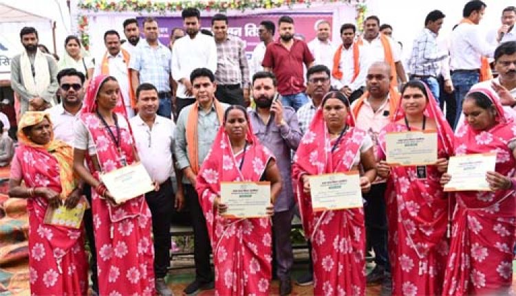 सुशासन का लक्ष्य जनता के काम समय पर पूरा करना, विभागीय योजनाओं से आर्थिक रूप से सशक्त बनें ग्रामीण: राजस्व मंत्री टंक राम वर्मा