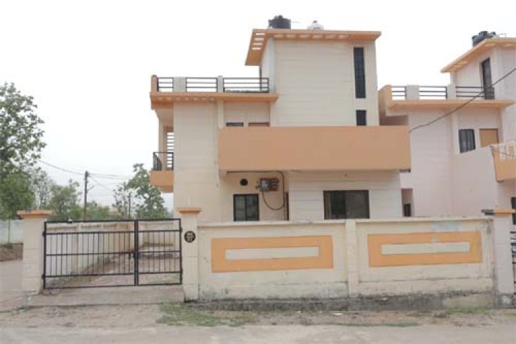 अटल विहार बना आदर्श आवासीय परिसर : पक्की सड़कें, आधुनिक आधारभूत सुविधाएं और हर आय वर्ग के लिए आवास