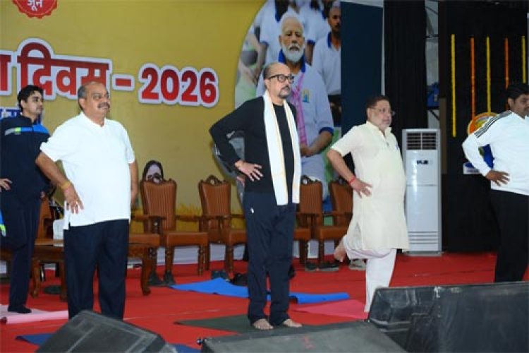 अंतर्राष्ट्रीय योग दिवस: योग को जीवनशैली में शामिल करें: राज्यपाल डेका
