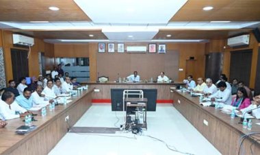 लोक निर्माण विभाग के सचिव ने पुल निर्माण कार्यों की प्रगति की समीक्षा की
