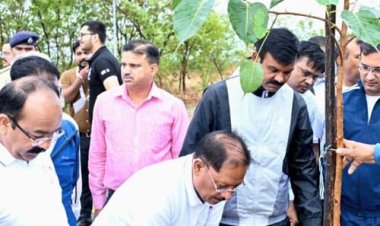 मुख्यमंत्री विष्णु देव साय ने एक पेड़ माँ के नाम अभियान के तहत किया पौधारोपण