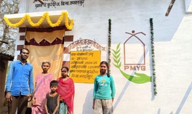 झोपड़ी से पक्के मकान का सफर, 72 वर्षीय सोनामनी की आँखों में झलकी सुनहरे भविष्य की चमक