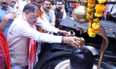 गुरु पूर्णिमा पर कोसमनारा पहुंचे मुख्यमंत्री विष्णु देव साय, सत्यनारायण बाबा धाम में की पूजा-अर्चना