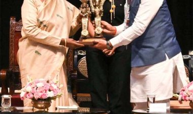 राष्ट्रपति भवन के विशेष अतिथि बने बस्तर के मांझी-चालकी : बस्तर पंडुम-2026 के विजेताओं और जनजातीय प्रतिनिधियों का हुआ विशेष सम्मान