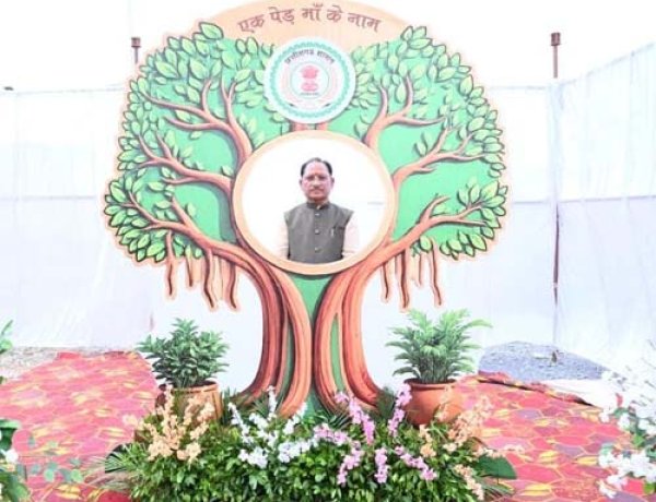 विधानसभा परिसर में ‘एक पेड़ मां के नाम 3.0‘ अभियान के तहत हुआ वृहद पौधरोपण : मुख्यमंत्री विष्णुदेव साय और विधानसभा अध्यक्ष डॉ. रमन सिंह ने लगाया रुद्राक्ष का पौधा