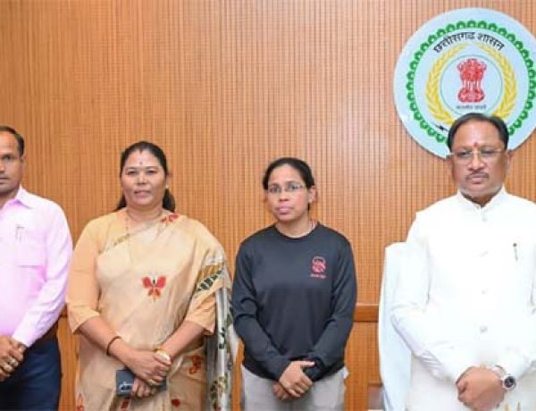 मुख्यमंत्री विष्णुदेव साय ने माउंट एवरेस्ट फतह करने वाली पर्वतारोही अमिता श्रीवास को दी बधाई