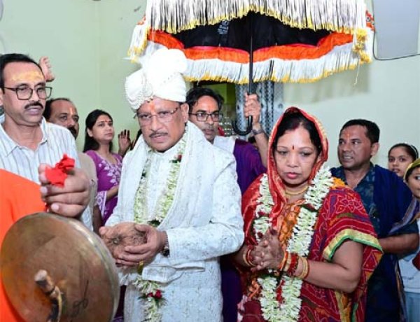 मुख्यमंत्री विष्णुदेव साय ने दोकड़ा की ऐतिहासिक रथयात्रा में निभाई गजपति महाराजा की परंपरा : भगवान जगन्नाथ का रथ खींचकर प्रदेशवासियों के सुख, समृद्धि और खुशहाली की कामना की