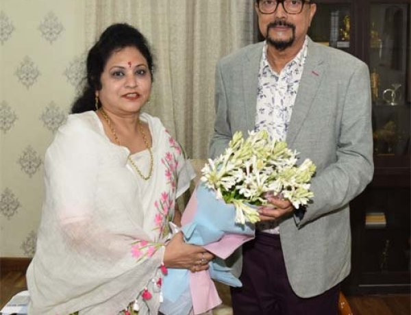 राज्यपाल डेका से महिला आयोग की अध्यक्ष ने भेंट की