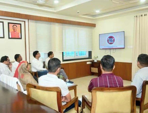 'मन की बात' से विकसित भारत का संकल्प हुआ और मजबूत: प्रधानमंत्री के प्रेरक संदेशों का मंत्री श्रीमती लक्ष्मी राजवाड़े ने किया श्रवण