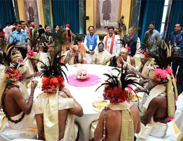बस्तर के प्रतिनिधियों ने देखा राष्ट्रपति भवन, बस्तर की संस्कृति का हुआ भव्य सम्मान