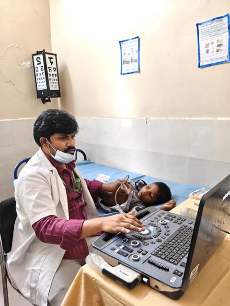 गादीरास में लगा मेगा मेडिकल कैंप, दूरस्थ ग्रामीणों को घर के पास मिली विशेषज्ञ स्वास्थ्य सेवाएं