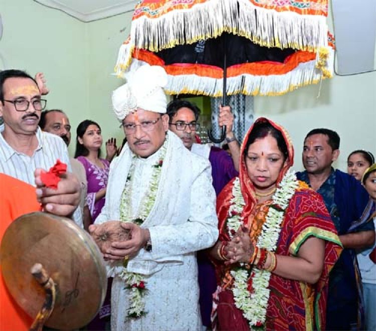 मुख्यमंत्री विष्णुदेव साय ने दोकड़ा की ऐतिहासिक रथयात्रा में निभाई गजपति महाराजा की परंपरा : भगवान जगन्नाथ का रथ खींचकर प्रदेशवासियों के सुख, समृद्धि और खुशहाली की कामना की