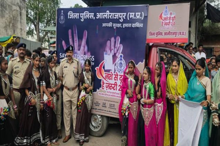 नशे से दूरी है ज़रूरी 2.0 के चौथे दिन 1,300 से अधिक जागरूकता कार्यक्रमों के माध्यम से 8 लाख 30 हजार से अधिक लोगों तक पहुँची मध्यप्रदेश पुलिस