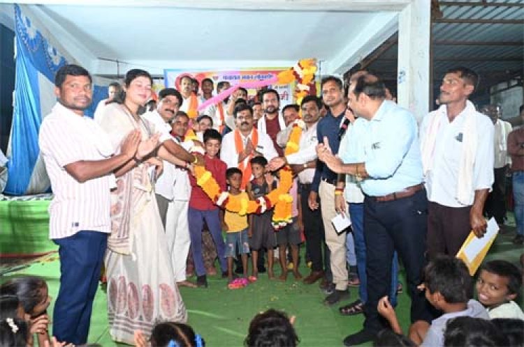 खैरागढ़ के ग्राम खौड़ा में नवनिर्मित पंचायत भवन का उप मुख्यमंत्री विजय शर्मा ने किया लोकार्पण