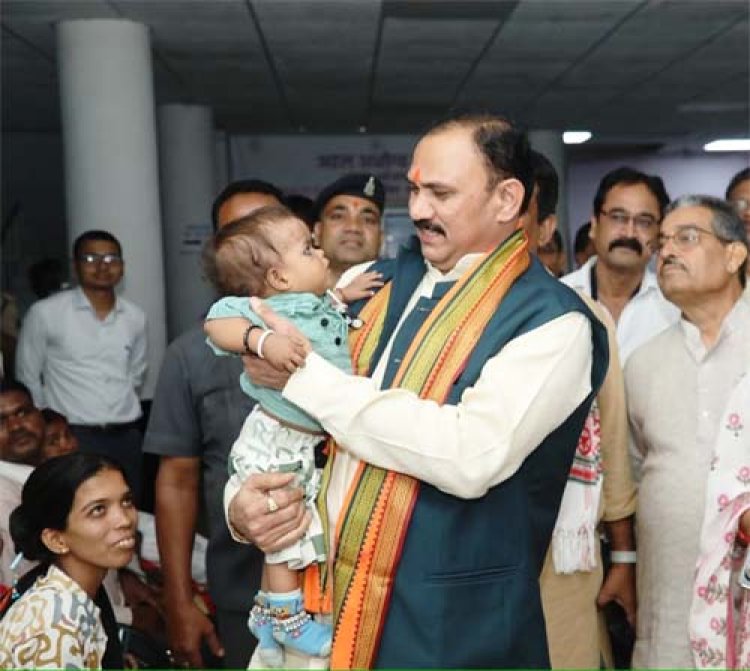 स्वास्थ्य मंत्री जायसवाल ने कांकेर जिला अस्पताल सहित विभिन्न स्वास्थ्य केन्द्रों का निरीक्षण