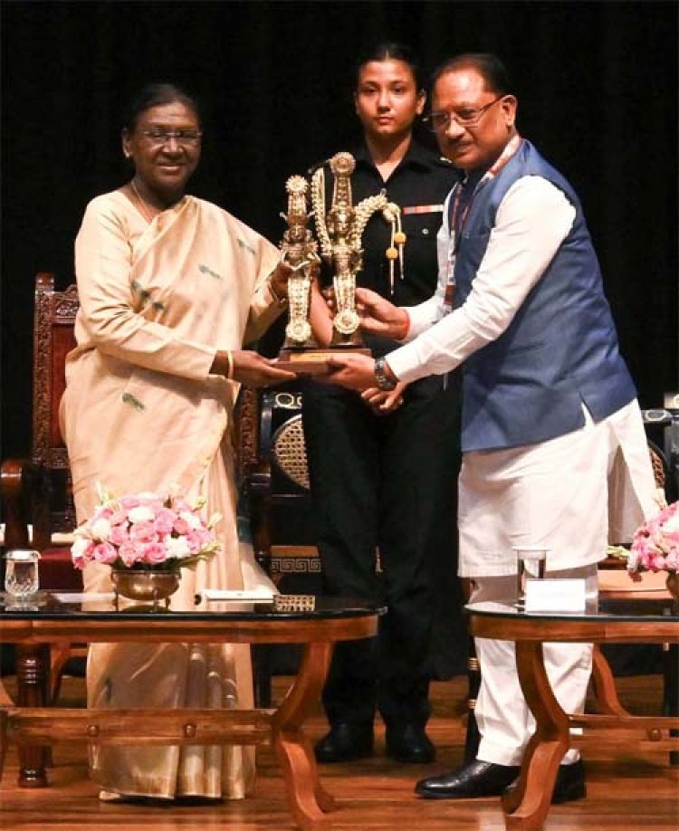 राष्ट्रपति भवन के विशेष अतिथि बने बस्तर के मांझी-चालकी : बस्तर पंडुम-2026 के विजेताओं और जनजातीय प्रतिनिधियों का हुआ विशेष सम्मान