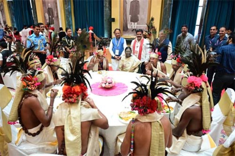 बस्तर के प्रतिनिधियों ने देखा राष्ट्रपति भवन, बस्तर की संस्कृति का हुआ भव्य सम्मान