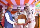 मुख्यमंत्री हर्षोल्लास विष्णु देव साय के करकमलों से उत्कृष्ट सेवा के लिए सम्मानित हुए पुलिस एवं नगर सेना के अधिकारी-कर्मचारी