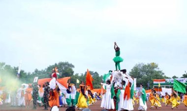 स्वतंत्रता दिवस समारोह: शालेय विद्यार्थियों की सांस्कृतिक प्रस्तुतियों ने बांधा समां
