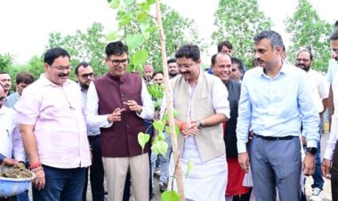 नवा रायपुर को देश की अग्रणी ग्रीनफील्ड सिटी के रूप में विकसित करने पर जोर : आवास एवं पर्यावरण मंत्री ओ.पी. चौधरी