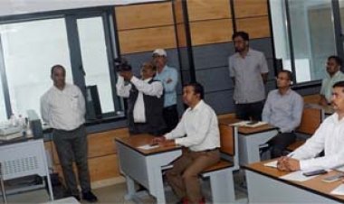 पूरी निष्ठा व ईमानदारी से कार्य करते हुए स्वतंत्र, निष्पक्ष व भयमुक्त वातावरण में चुनाव संपन्न कराएं: जिला निर्वाचन अधिकारी