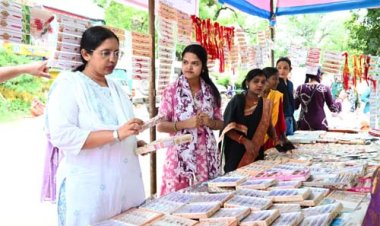 स्थानीय राखियों की खरीद से महिला उद्यमिता को मिला संबल