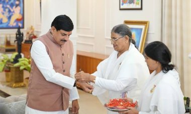 मुख्यमंत्री डॉ. यादव को बहनों ने बांधे रक्षा सूत्र, माउंट आबू में हो रही संगोष्ठी का आमंत्रण भी दिया