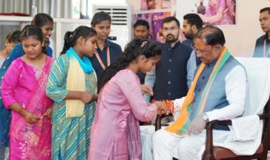 महतारी के आशीष से, राखी के विश्वास से मुख्यमंत्री विष्णु देव साय के नेतृत्व में महिलाओं के सम्मान