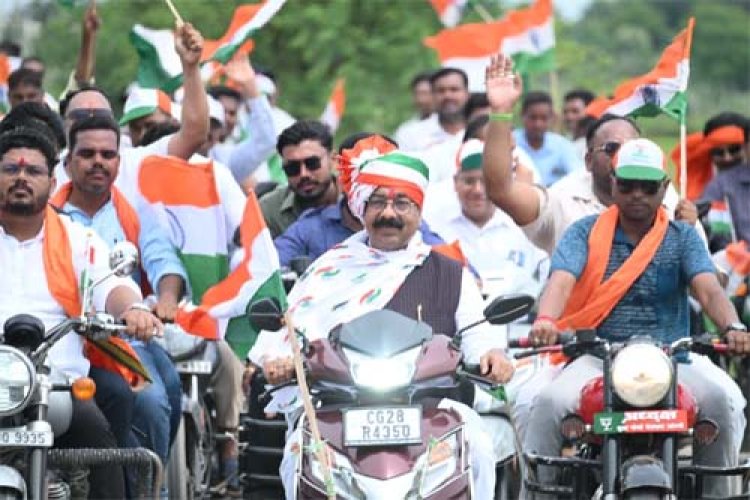 उप मुख्यमंत्री अरुण साव ने स्वतंत्रता सेनानियों को किया नमन, तिरंगा यात्रा में विकसित और आत्मनिर्भर भारत बनाने का संकल्प